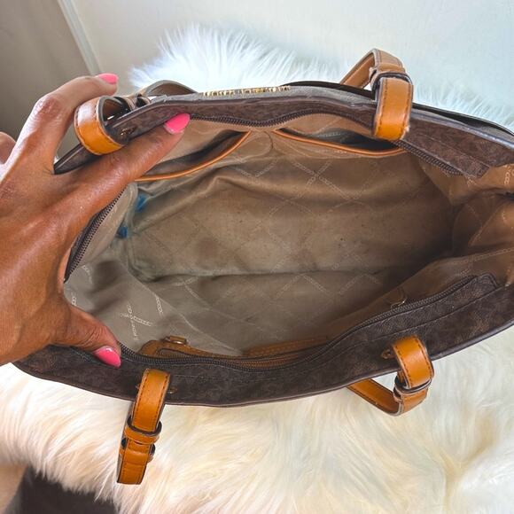 Michael Kors Bedford Tote Bag - Picture 4 of 13